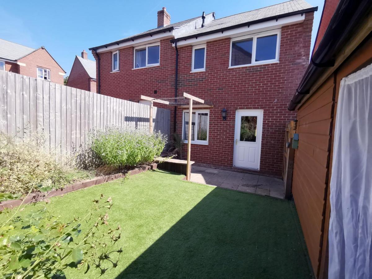 2 Bedroom House With Free Parking Lyme Regis Exterior foto