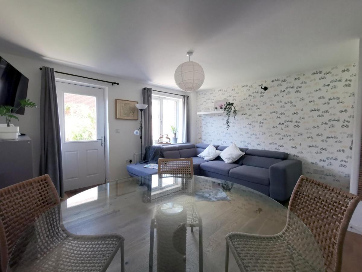 2 Bedroom House With Free Parking Lyme Regis Exterior foto
